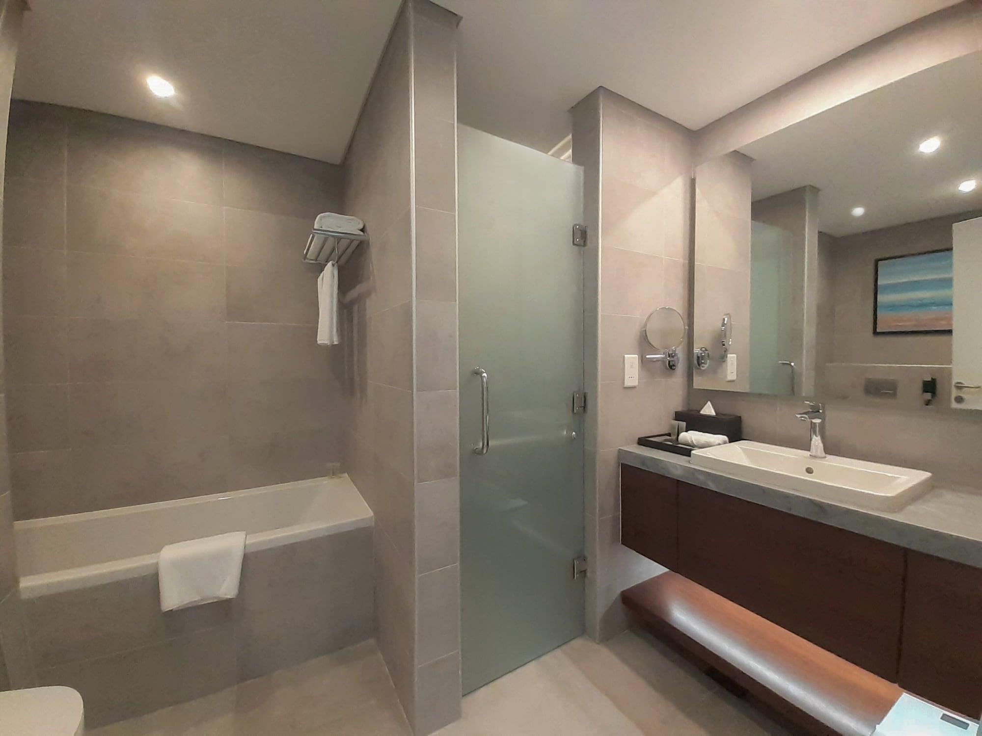 Somerset West Bay Dauhá Exteriér fotografie Bathroom