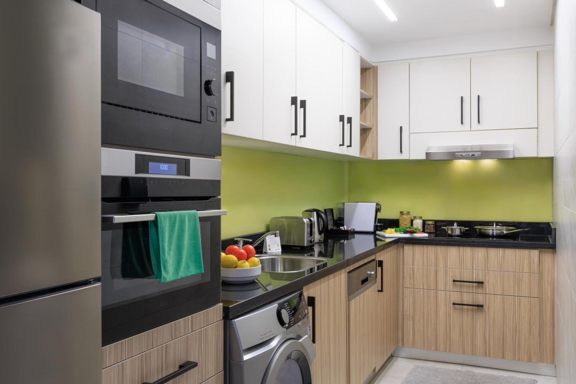 Somerset West Bay Dauhá Exteriér fotografie A modern kitchen