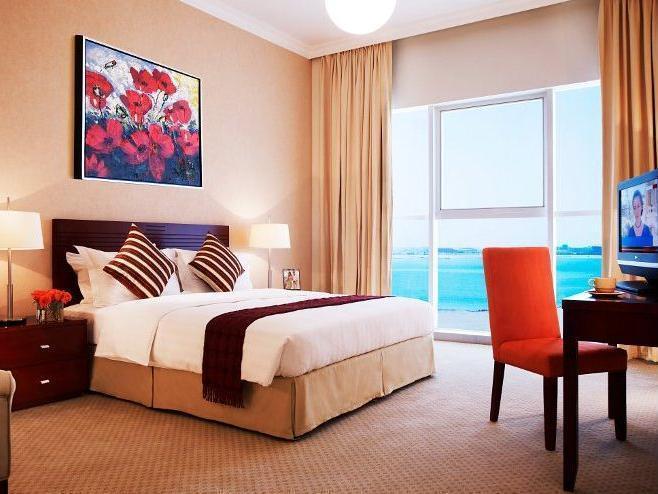 Somerset West Bay Dauhá Exteriér fotografie A bedroom in a hotel